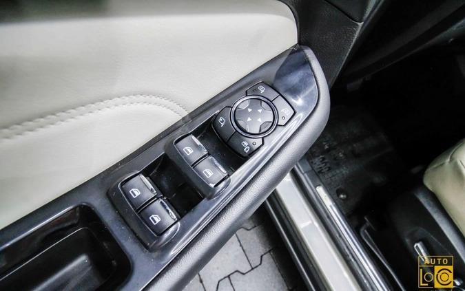 Ford S-Max cena 58999 przebieg: 239000, rok produkcji 2017 z Kielce małe 742